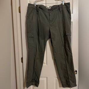 Women’s“American Rag”Olive Cargo Pants